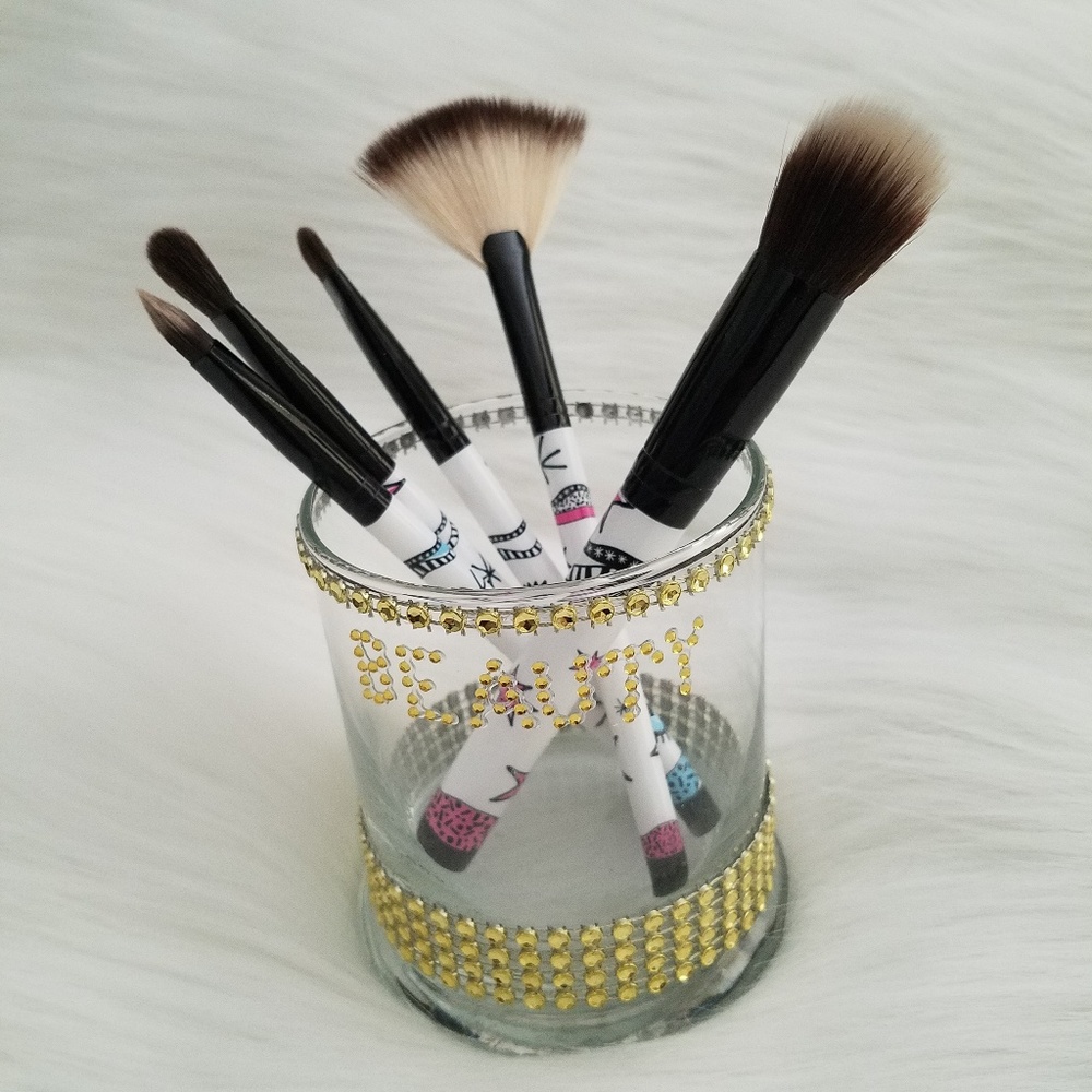 Brush H o l d e r